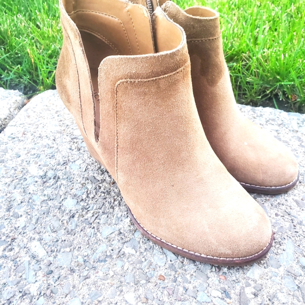 Size 7.5 Lucky booties
